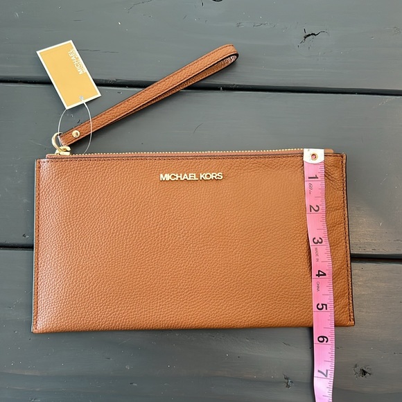 NWT Michael Kors Zip Clutch Wristlet - Picture 5 of 13